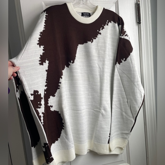 Men’s Cow Print Sweater - Picture 2 of 5